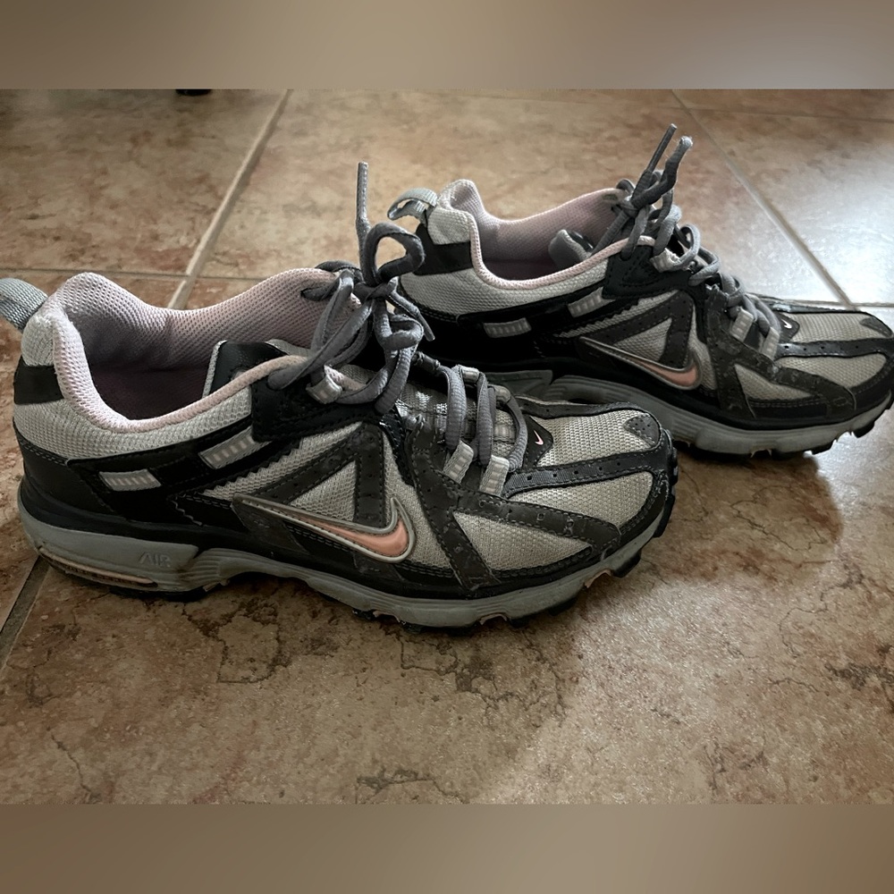 Nike Woman’s Tennis shoe